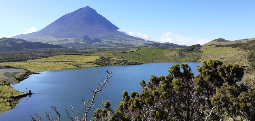 Walking Tour: On the Trail of “Lagoa do Capitão” to the Town of “São Roque do Pico”