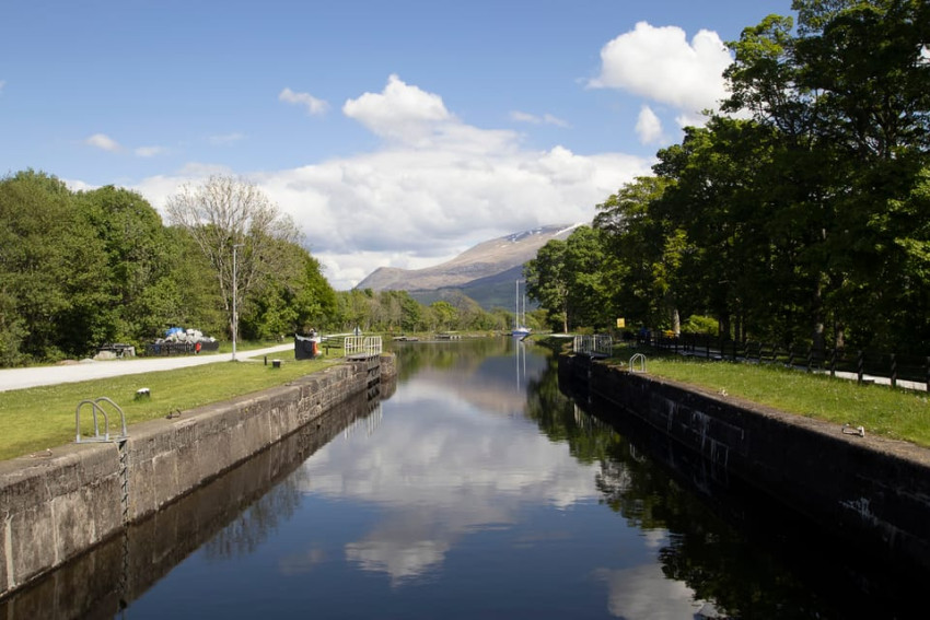 Thematic Tours: Dochgarroch: 2-Hour Loch Ness and Caledonian Canal Cruise