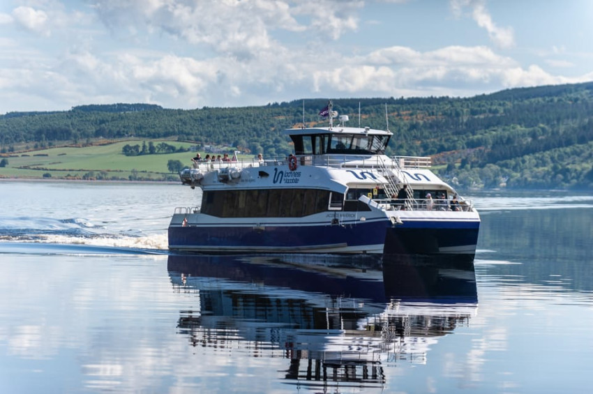 Thematic Tours: Dochgarroch: 2-Hour Loch Ness and Caledonian Canal Cruise