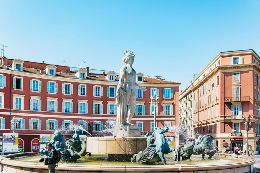 Passeios Turísticos: Visita guiada a pé à Cidade Velha e à Colina do Castelo
