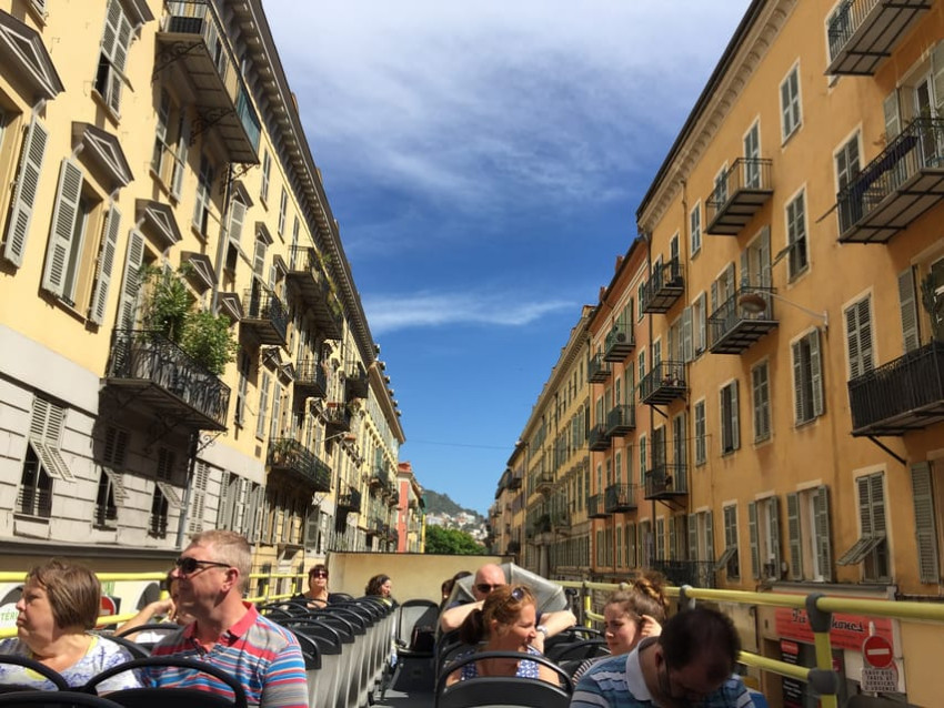 Passeios Turísticos:  Tour de autocarro hop-on hop-off de 1 dia ou de 2 dias