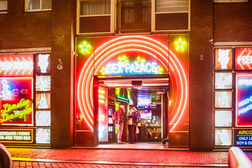 Cultural: Amsterdam Red Light District & Coffee Shop Tour