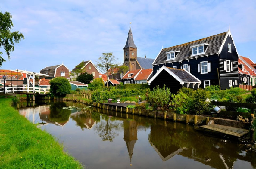 Cultural: Zaanse Schans, Edam, Volendam & Marken Bus Tour