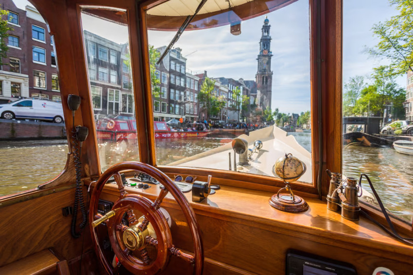Cultural: Canal Cruise with Unlimited Cheese & Wine Option
