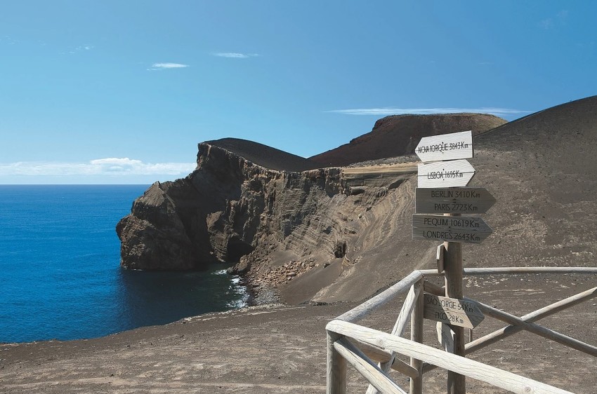 Van Tours: Faial Island Half Day (departure from Pico with boat tickets included)