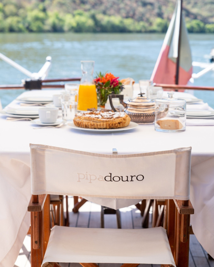 Private: Vintage Lunch in Boat