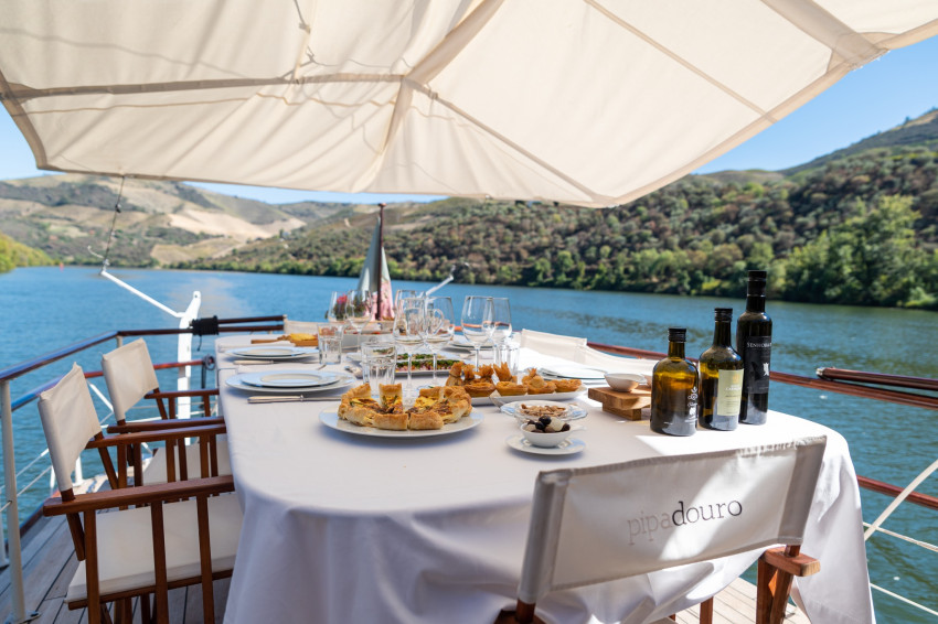 Private: Vintage Lunch in Boat