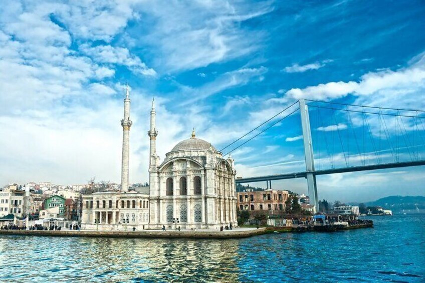 Barco: Passeio de barco pelo Bósforo em Istambul durante 2 horas