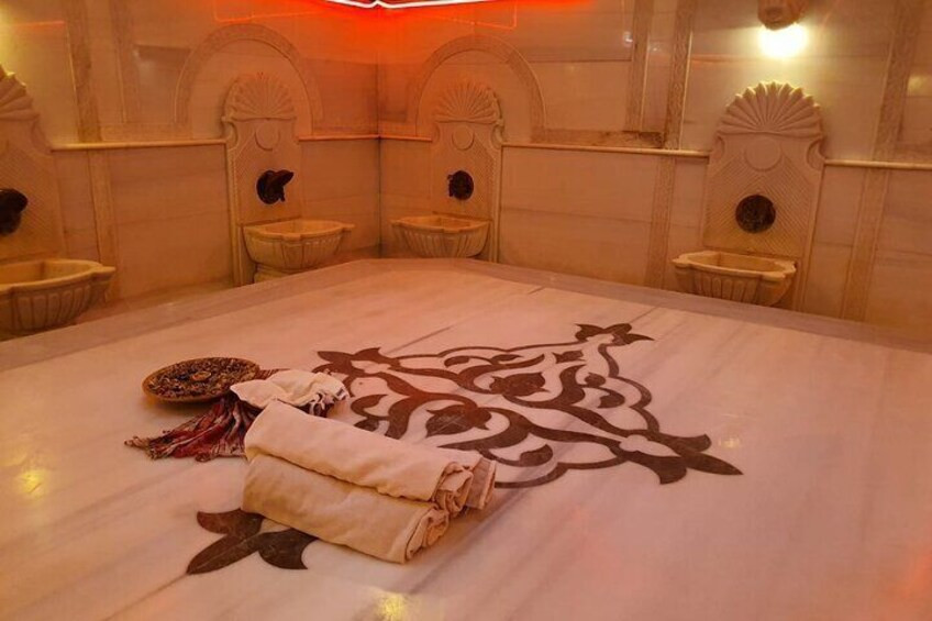 Spa: Experiência Histórica de Banho Turco na Cidade Velha