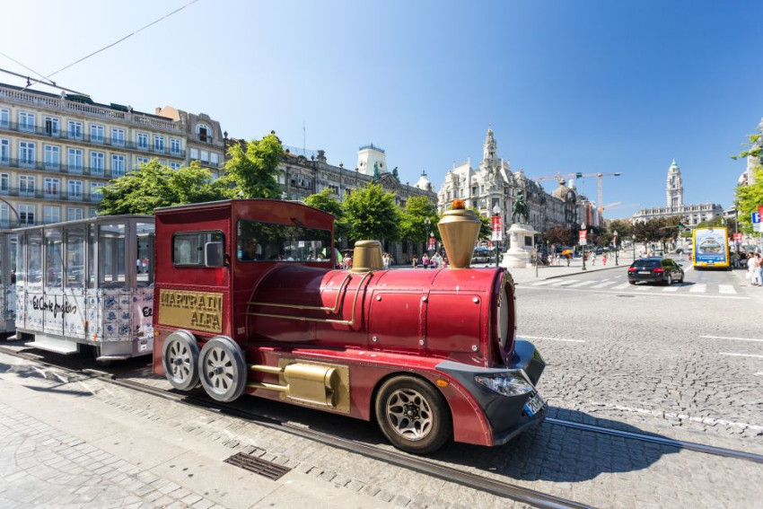 Sightseeing: Panoramic Tour of Porto and Gaia's City + Wine Cellars & Tasting + Cruise of the 6 Bridges