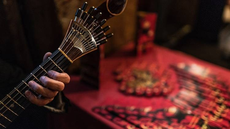 Food & Wine: Fado Show with Dinner and Wine in Alfama