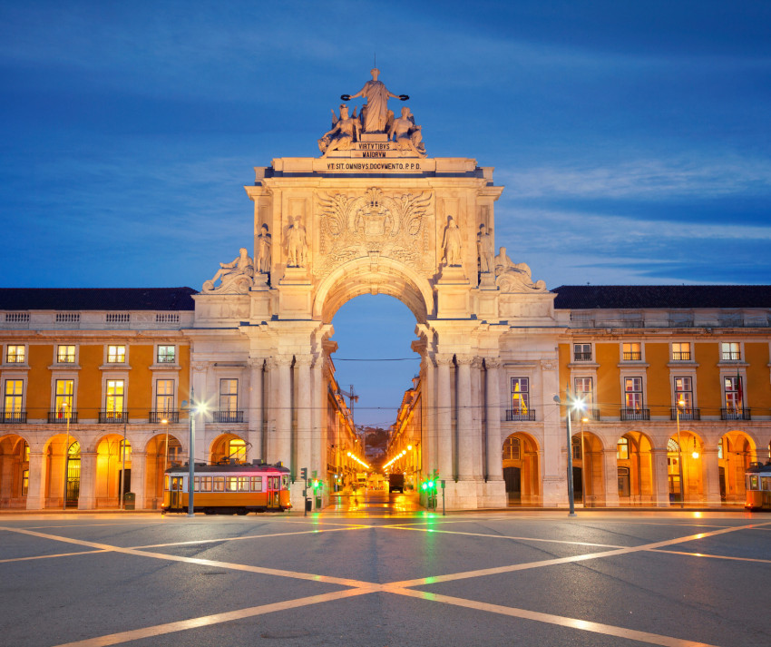 Food & Wine: Lisbon Wine Van: Panoramic City Tour and Flavors