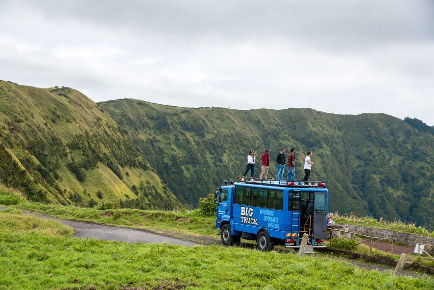 Bus tour: Meio dia Big Truck - Sete Cidades & Plantações de Ananás
