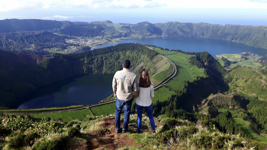 Tours: São Miguel West Van Tour: Sete Cidades & Fogo Lake + Lunch