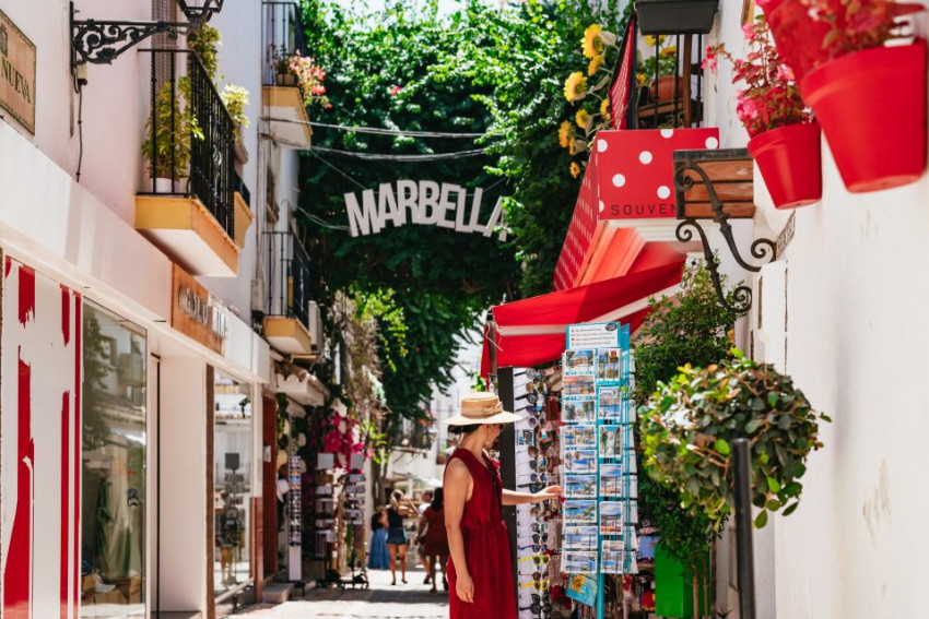 Sightseeing: Mijas, Marbella and Banus from Costa del Sol