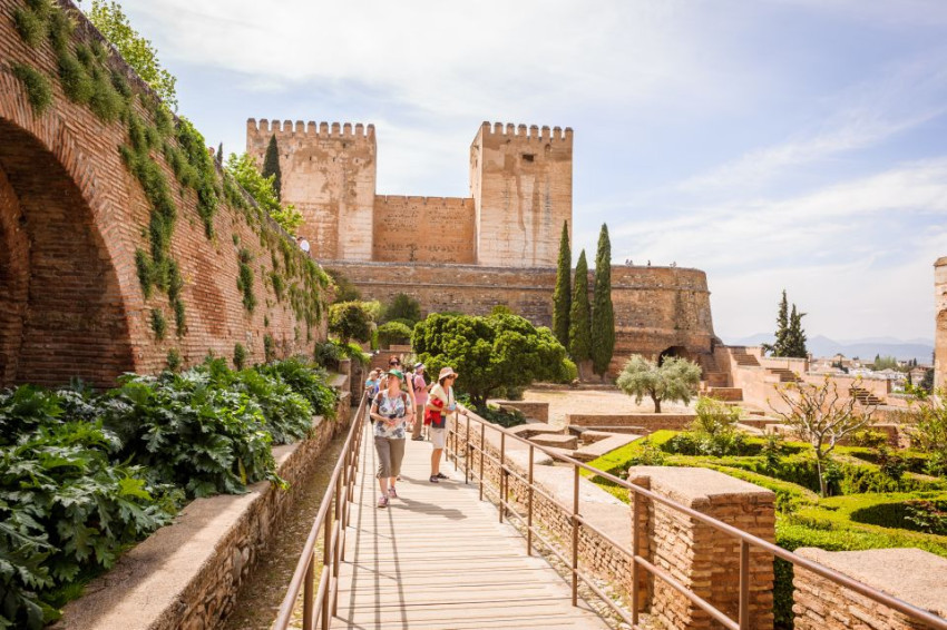 Sightseeing: Excursão de Dia Completo a Granada: Palácio de Alhambra e Jardins de Generalife saindo da Costa del Sol