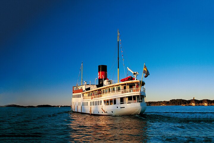 Boat: Stockholm Archipelago Cruise with Guide