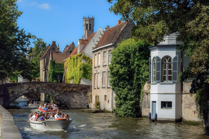 Cultural: Bruges: Passeio a pé guiado e passeio de barco pelo canal