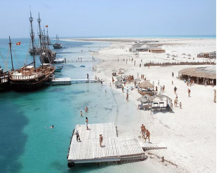 Passeio de barco: Djerba: Passeio de barco pirata à ilha Flamingo com almoço