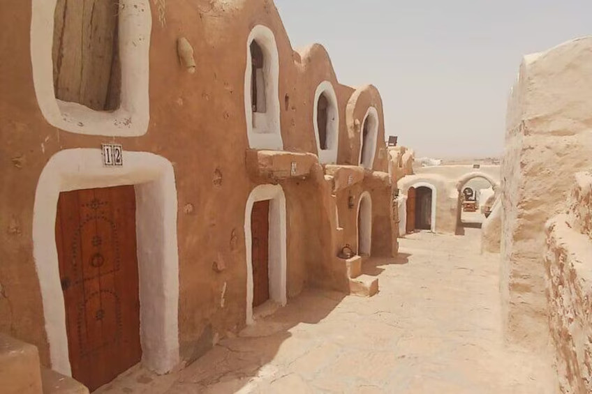 Passeio Turístico: Excursão de um dia à Guerra das Estrelas a partir de Jerba com almoço