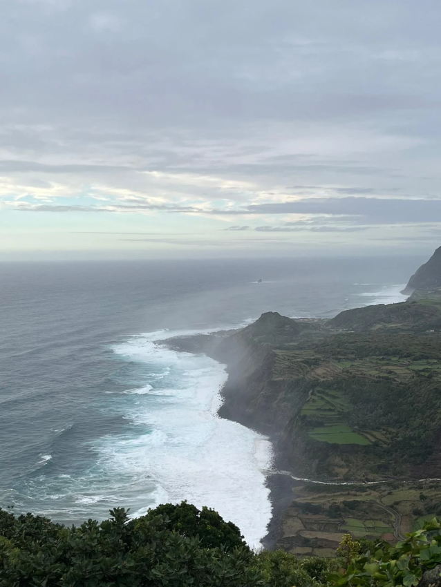 Tour de Carrinha: Tour de Meio Dia - Fajã Grande, Rocha dos Bordões e Miradouros