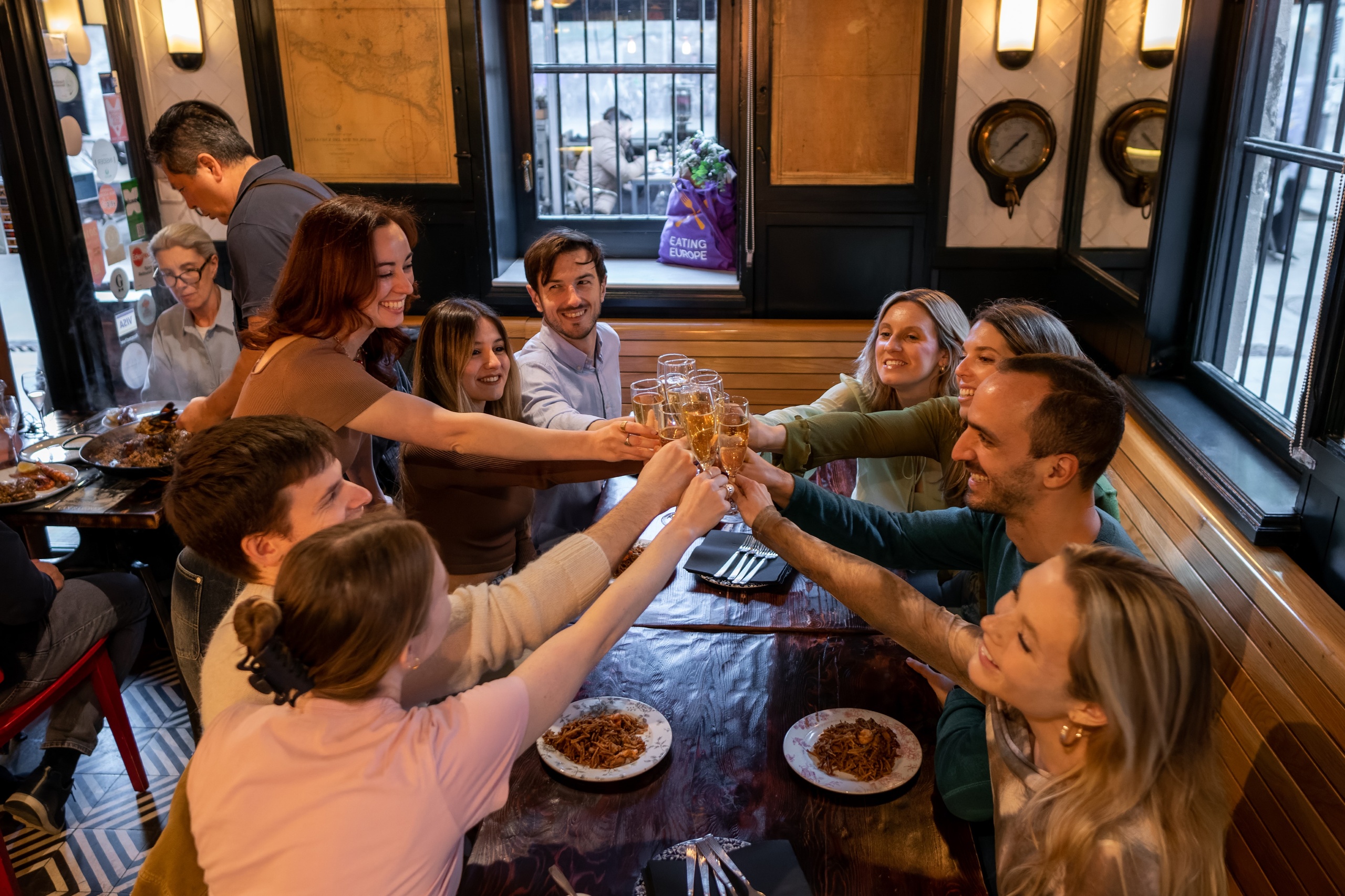 Food & Wine: Barcelona Gothic Quarter VIP Tapas + Wine Tour