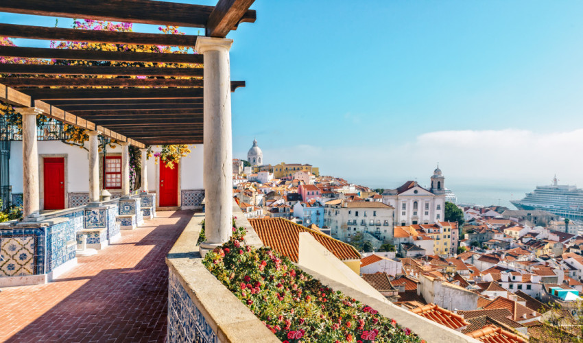 Tuktuk: Total Lisbon Private Tour